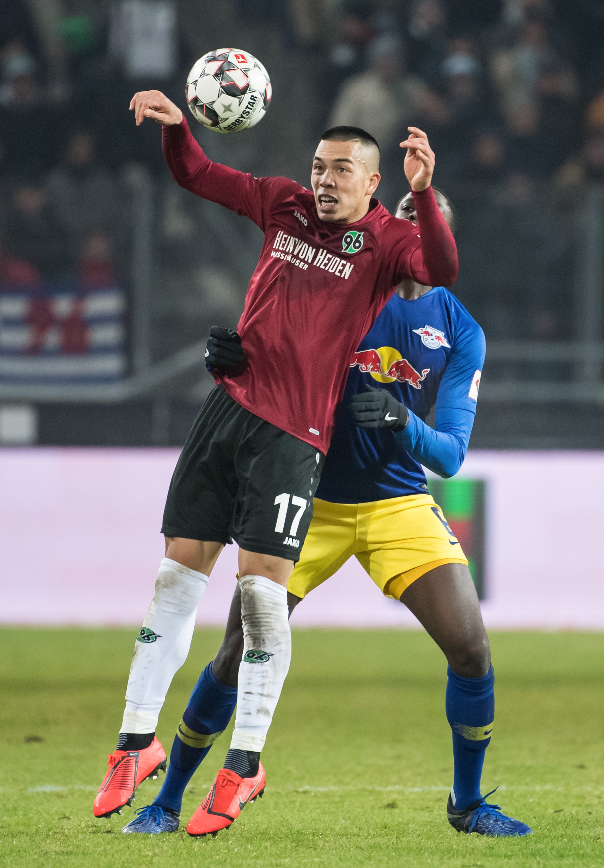 开云体育:德甲汉诺威96的保级策略与战术调整 开云体育:德甲汉诺威96的保级策略与战术调整