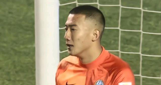 包含开云体育:年轻门将韩佳奇“黄油手”?球迷:这球也能进?的词条 包含开云体育:年轻门将韩佳奇“黄油手”?球迷:这球也能进?的词条