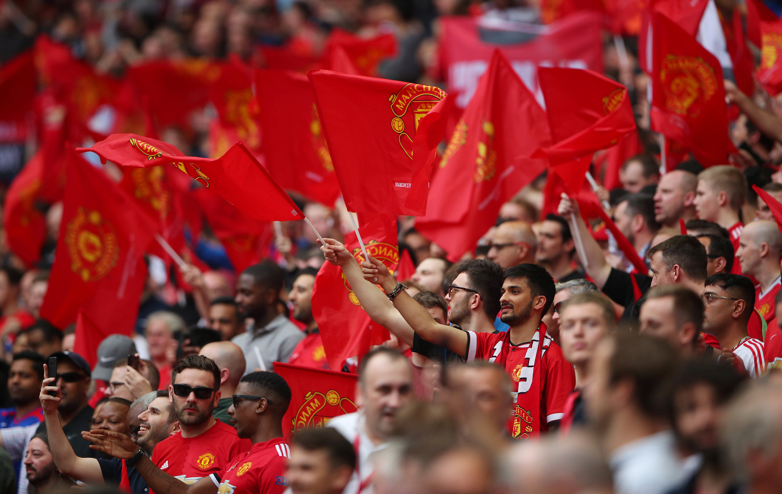 包含开云体育:英超的球迷互动:如何提升现场氛围的词条 包含开云体育:英超的球迷互动:如何提升现场氛围的词条